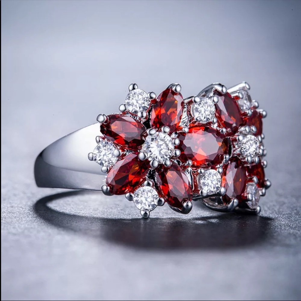 New Luxury 925 Silver Flower Diamond Ring 💍 - Picture 3 of 6
